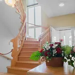 Exquisite Villa With Free Parking - Suitable For Groups Up To 18P