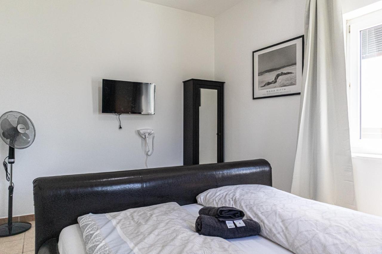 Apartment Exquisite With Free Parking - Suitable For Groups Up To 18p *