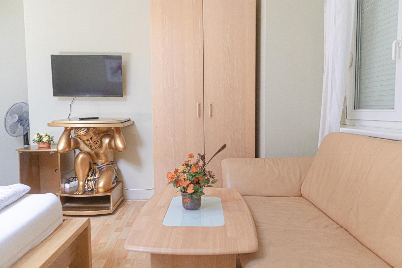 Apartment Exquisite With Free Parking - Suitable For Groups Up To 18p Wien
